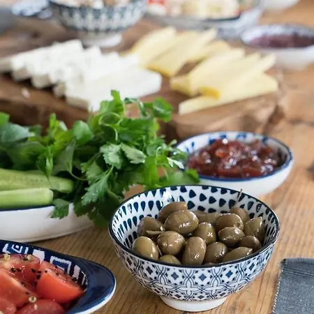 Ege Fener מלון 2*